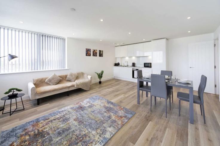 Sala de estar elegantemente projetada com móveis modernos em um apartamento no Building Darnley Road - mypropertyhost - 1511608 em Gravesham District, Gravesend Sala de estar elegantemente projetada com móveis modernos em um apartamento no Building Darnley Road - mypropertyhost - 1511608 em Gravesham District, Gravesend