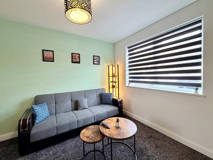 Building Ward Street - myshortlets - 1534983 adresindeki bir dairede modern mobilyalarla zarif bir şekilde tasarlanmış oturma odası Cleethorpes, Cleethorpes Building Ward Street - myshortlets - 1534983 adresindeki bir dairede modern mobilyalarla zarif bir şekilde tasarlanmış oturma odası Cleethorpes, Cleethorpes