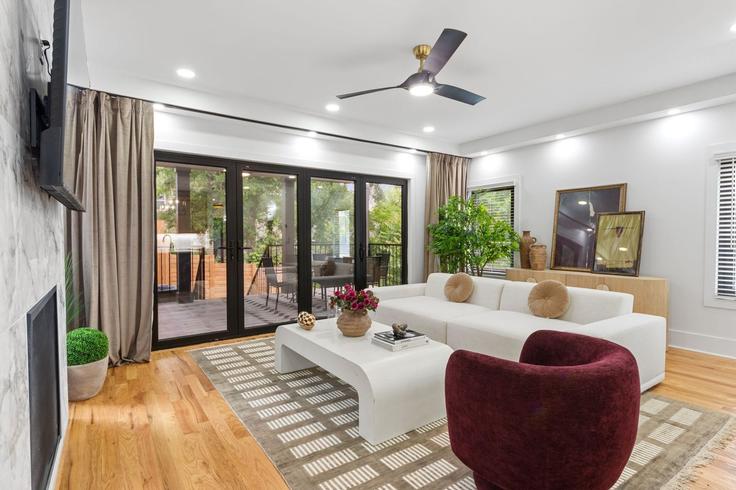 Atlanta, Atlanta에 위치한 Building South Avenue Southeast - nakiproperties - 1531970 유닛의 세련된 인테리어가 돋보이는 거실