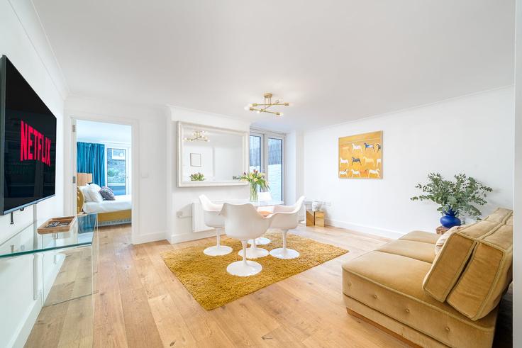 Elegantly designed living room with modern furnishings in an apartment at Building Shirland Road - nanfa-ltd - 1586535 in City of Westminster, London Elegantly designed living room with modern furnishings in an apartment at Building Shirland Road - nanfa-ltd - 1586535 in City of Westminster, London