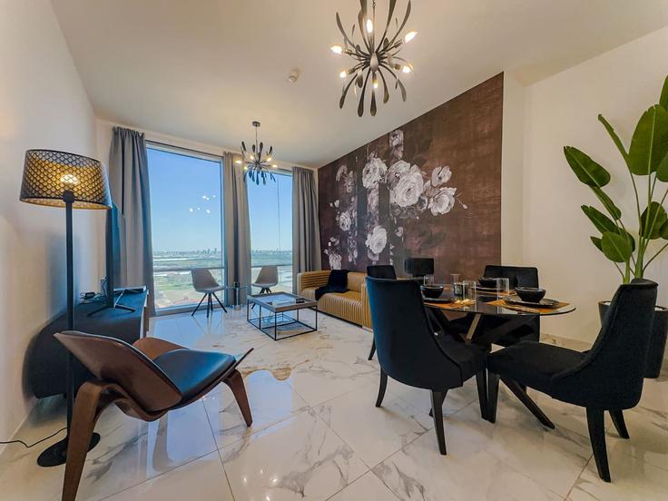 Sala de estar elegantemente projetada com móveis modernos em um apartamento no Building Tariaq Bedon Esm - naseem - 1383976 em Business Bay, Dubai