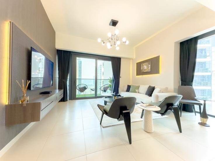 Building Sheikh Mohammed bin Rashid Boulevard - naseem - 1383988 adresindeki bir dairede modern mobilyalarla zarif bir şekilde tasarlanmış oturma odası Burj Khalifa, Dubai