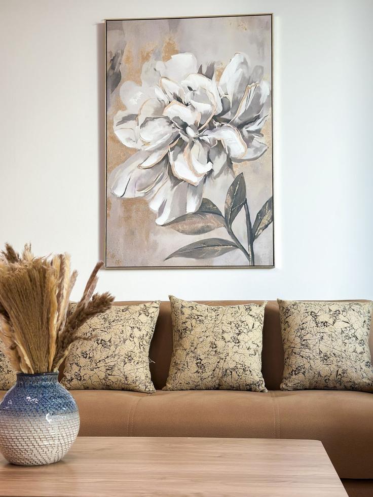 Elegantly designed living room with modern furnishings in an apartment at Building Al Yolat Street - naseem - 1383999 in Dubai Marina, Dubai