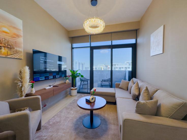 Building Tariaq Bedon Esm - naseem - 1384001 adresindeki bir dairede modern mobilyalarla zarif bir şekilde tasarlanmış oturma odası Al Merkadh, Dubai Building Tariaq Bedon Esm - naseem - 1384001 adresindeki bir dairede modern mobilyalarla zarif bir şekilde tasarlanmış oturma odası Al Merkadh, Dubai