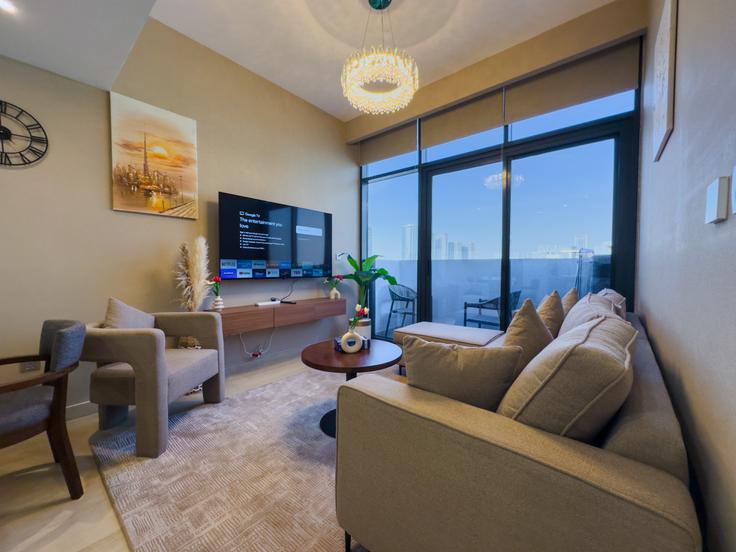 Sala de estar elegantemente projetada com móveis modernos em um apartamento no Building Tariaq Bedon Esm - naseem - 1384001 em Al Merkadh, Dubai Sala de estar elegantemente projetada com móveis modernos em um apartamento no Building Tariaq Bedon Esm - naseem - 1384001 em Al Merkadh, Dubai