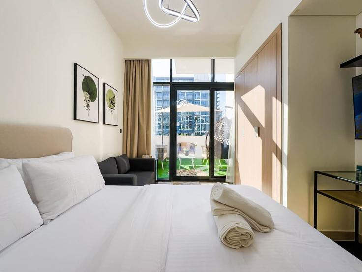 1 quarto mobiliado em apartamentos em Tariaq Bedon Esm 1388356P, Nad Al Sheba, Dubai, foto 1