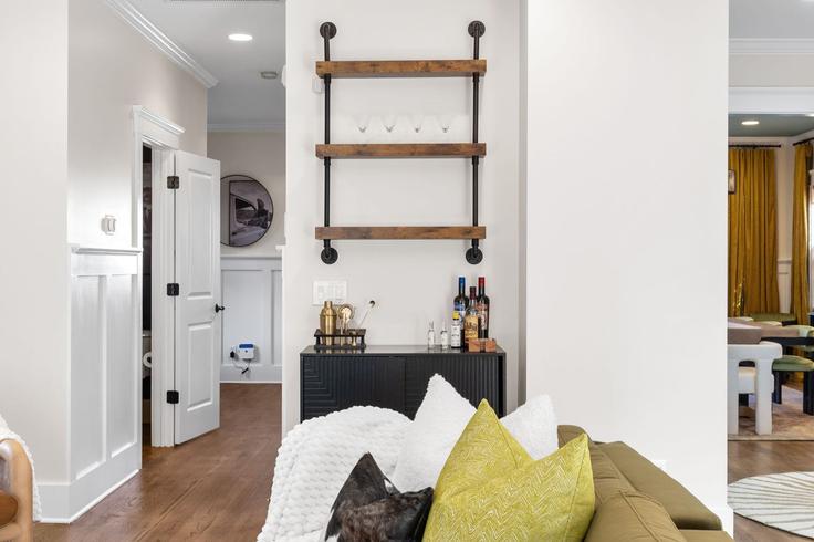 Building South 9th Street - navigate-rentals - 1608962 adresindeki bir dairede modern mobilyalarla zarif bir şekilde tasarlanmış oturma odası Wilmington, Wilmington Building South 9th Street - navigate-rentals - 1608962 adresindeki bir dairede modern mobilyalarla zarif bir şekilde tasarlanmış oturma odası Wilmington, Wilmington