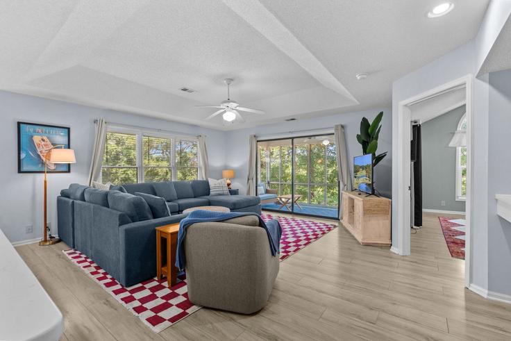 Sunset Beach, Sunset Beach에 위치한 Building Clubhouse Road - navigate-rentals - 1608934 유닛의 세련된 인테리어가 돋보이는 거실