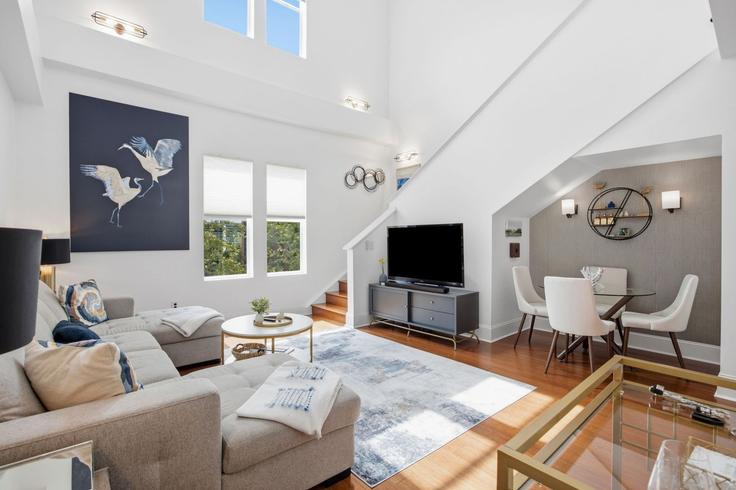 Building North 4th Street - navigate-rentals - 1608936 adresindeki bir dairede modern mobilyalarla zarif bir şekilde tasarlanmış oturma odası Wilmington, Wilmington Building North 4th Street - navigate-rentals - 1608936 adresindeki bir dairede modern mobilyalarla zarif bir şekilde tasarlanmış oturma odası Wilmington, Wilmington
