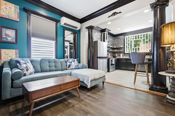 Building Church Street - navigate-rentals - 1608901 adresindeki bir dairede modern mobilyalarla zarif bir şekilde tasarlanmış oturma odası Wilmington, Wilmington Building Church Street - navigate-rentals - 1608901 adresindeki bir dairede modern mobilyalarla zarif bir şekilde tasarlanmış oturma odası Wilmington, Wilmington