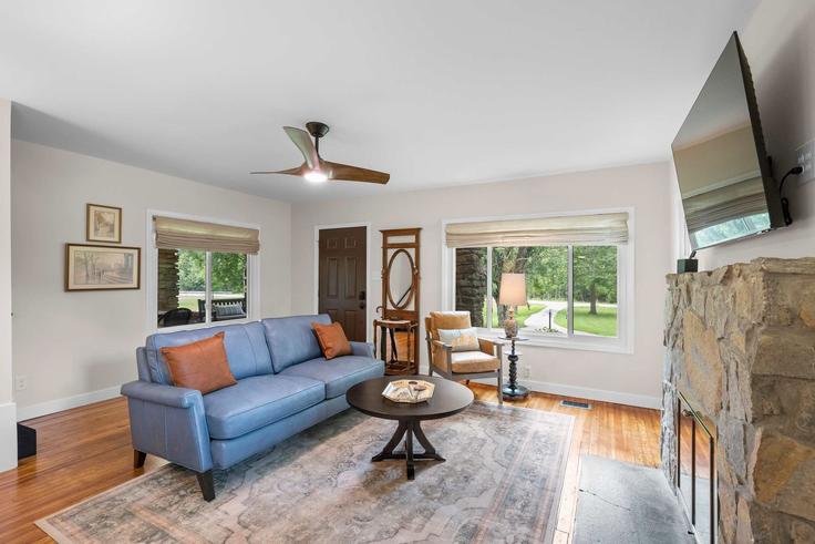 Salle de séjour élégante avec mobilier moderne dans un appartement à Building Gunpowder Road - nea-suites - 1604250 à Florence, Florence