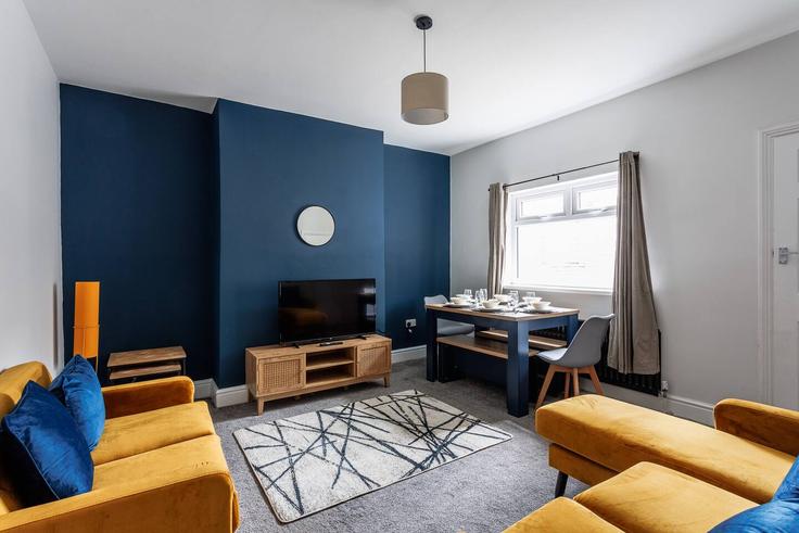 Elegante sala de estar con mobiliario moderno en un apartamento en Building Belgrave Street - nest-acre-stays-limited - 1370631 en Darlington, Darlington