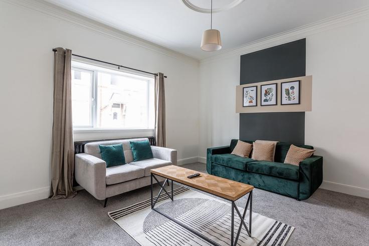Elegante sala de estar con mobiliario moderno en un apartamento en Building Barnard Street - nest-acre-stays-limited - 1370630 en Blyth, Blyth Elegante sala de estar con mobiliario moderno en un apartamento en Building Barnard Street - nest-acre-stays-limited - 1370630 en Blyth, Blyth
