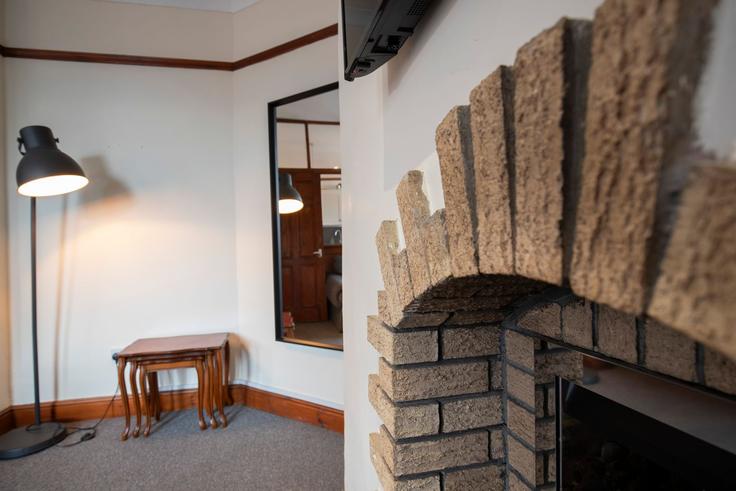 Salle de séjour élégante avec mobilier moderne dans un appartement à Building Rodsley Avenue - nest-acre-stays-limited - 1370586 à Metropolitan Borough of Gateshead, Gateshead