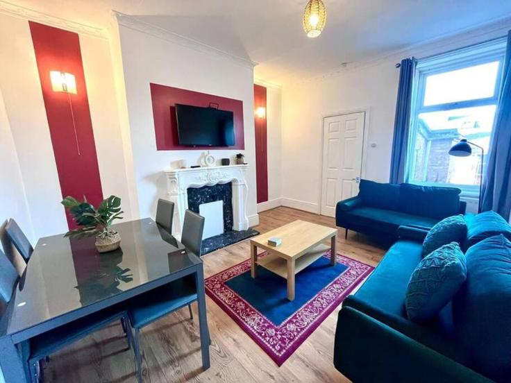 Elegante sala de estar con mobiliario moderno en un apartamento en Building Chandos Street - nest-acre-stays-limited - 1370605 en Metropolitan Borough of Gateshead, Gateshead