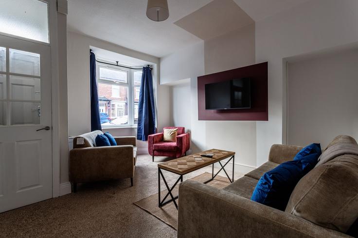 Elegante sala de estar con mobiliario moderno en un apartamento en Building Vine Street - nest-acre-stays-limited - 1370653 en Darlington, Darlington