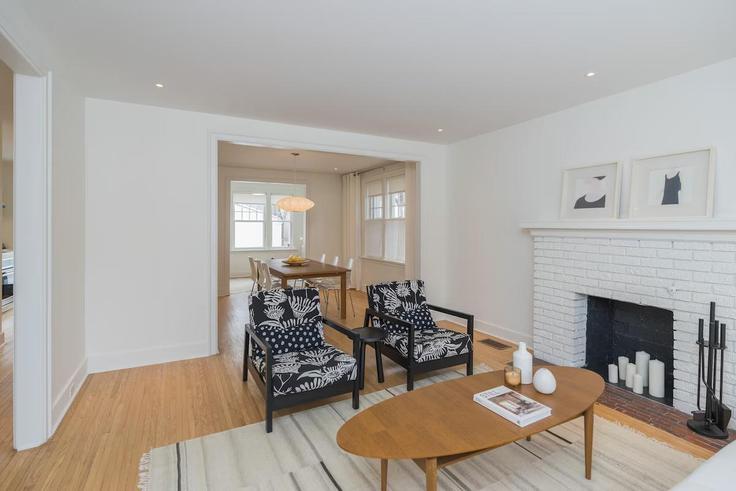 Winnipeg, Winnipeg에 위치한 Building Yale Avenue - nest-host-ltd - 1461135 유닛의 세련된 인테리어가 돋보이는 거실