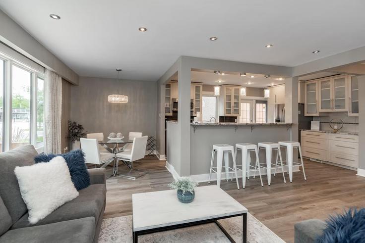 Winnipeg, Winnipeg에 위치한 Building Corydon Avenue - nest-host-ltd - 1461137 유닛의 세련된 인테리어가 돋보이는 거실