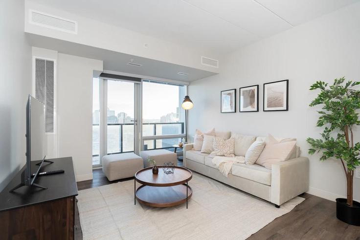 Winnipeg, Winnipeg에 위치한 Building Graham Avenue - nest-host-ltd - 1461110 유닛의 세련된 인테리어가 돋보이는 거실