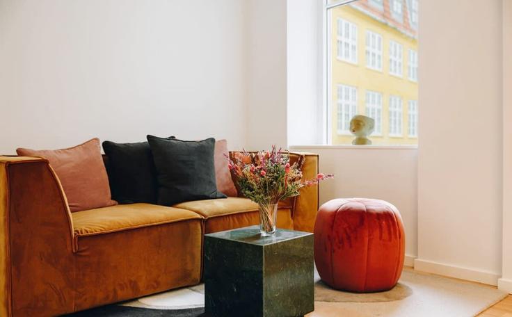Copenhagen CopenhagenのBuilding Silkegade - nest-udlejning-aps - 1625786のアパートメントにある、モダンな家具を備えたエレガントなデザインのリビングルーム Copenhagen CopenhagenのBuilding Silkegade - nest-udlejning-aps - 1625786のアパートメントにある、モダンな家具を備えたエレガントなデザインのリビングルーム