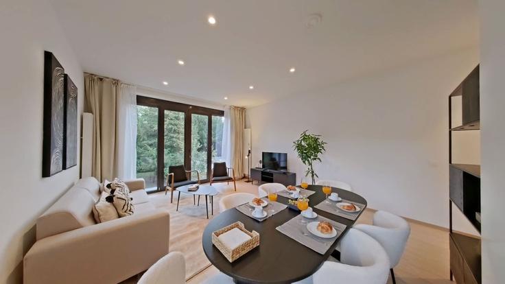 Building Rue Fernand Neuray - nested-life - 1337722 adresindeki bir dairede modern mobilyalarla zarif bir şekilde tasarlanmış oturma odası Ixelles, Ixelles