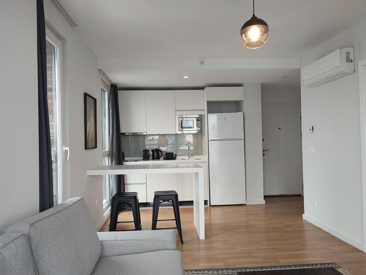 Şişli, İstanbul에 위치한 Building Işıl Sokak - new-inn - 1352650 아파트의 세련된 인테리어가 돋보이는 거실 Şişli, İstanbul에 위치한 Building Işıl Sokak - new-inn - 1352650 아파트의 세련된 인테리어가 돋보이는 거실