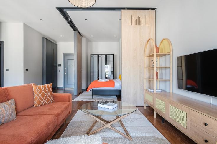 Beyoğlu, İstanbul에 위치한 Building Bahriye Caddesi - new-inn - 1352689 아파트의 세련된 인테리어가 돋보이는 거실