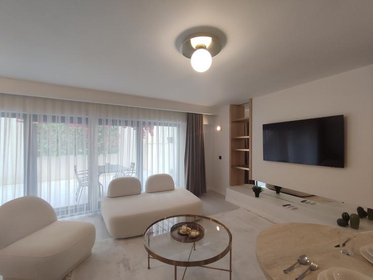 Beyoğlu, İstanbul 소재 Building Kumbarahane Caddesi - new-inn - 1352631 유닛에 마련된, 현대적인 가구로 꾸며진 우아한 디자인의 거실