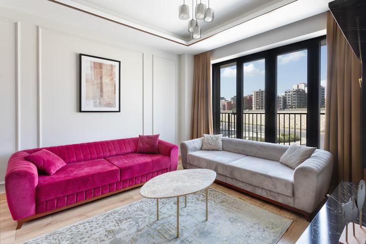 İstanbul BaşakşehirのBuilding Sinop Sokak - new-inn - 1419553のアパートメントにある、モダンな家具を備えたエレガントなデザインのリビングルーム