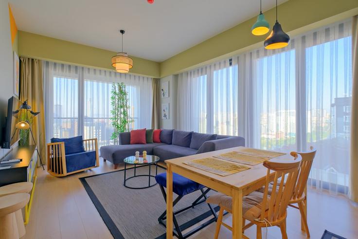 Ümraniye, İstanbul 소재 Building Cengaver Sokak - new-inn - 1352658 유닛에 마련된, 현대적인 가구로 꾸며진 우아한 디자인의 거실