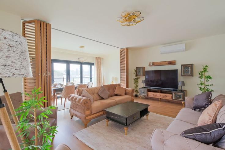 Building Kemerburgaz Caddesi - new-inn - 1352647 adresindeki bir dairede modern mobilyalarla zarif bir şekilde tasarlanmış oturma odası Kağıthane, İstanbul Building Kemerburgaz Caddesi - new-inn - 1352647 adresindeki bir dairede modern mobilyalarla zarif bir şekilde tasarlanmış oturma odası Kağıthane, İstanbul