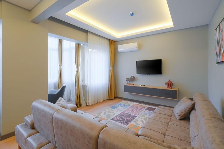 İstanbul BeyoğluのBuilding Mebusan Yokuşu - new-inn - 1352626のアパートメントにある、モダンな家具を備えたエレガントなデザインのリビングルーム İstanbul BeyoğluのBuilding Mebusan Yokuşu - new-inn - 1352626のアパートメントにある、モダンな家具を備えたエレガントなデザインのリビングルーム