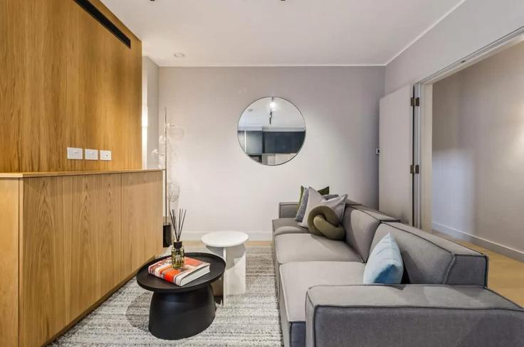Building Clenston Mews - nexi-property-ltd - 1587893 adresindeki bir dairede modern mobilyalarla zarif bir şekilde tasarlanmış oturma odası City of Westminster, London
