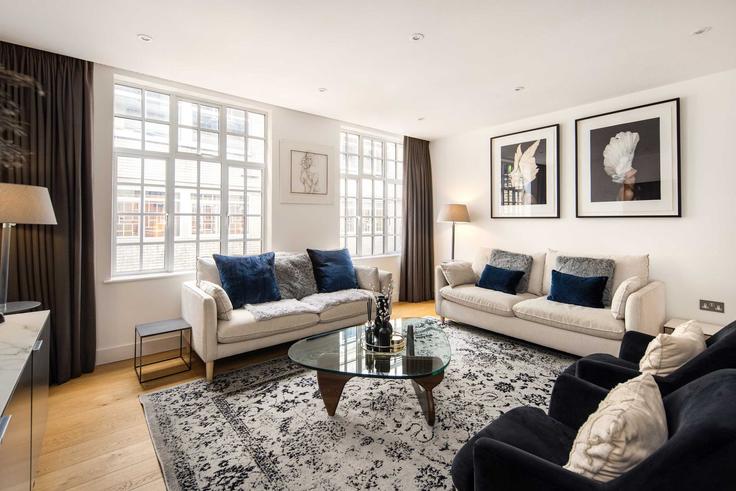 Elegante sala de estar con mobiliario moderno en un apartamento en Building Bulstrode Place - nexi-property-ltd - 1390964 en City of Westminster, London