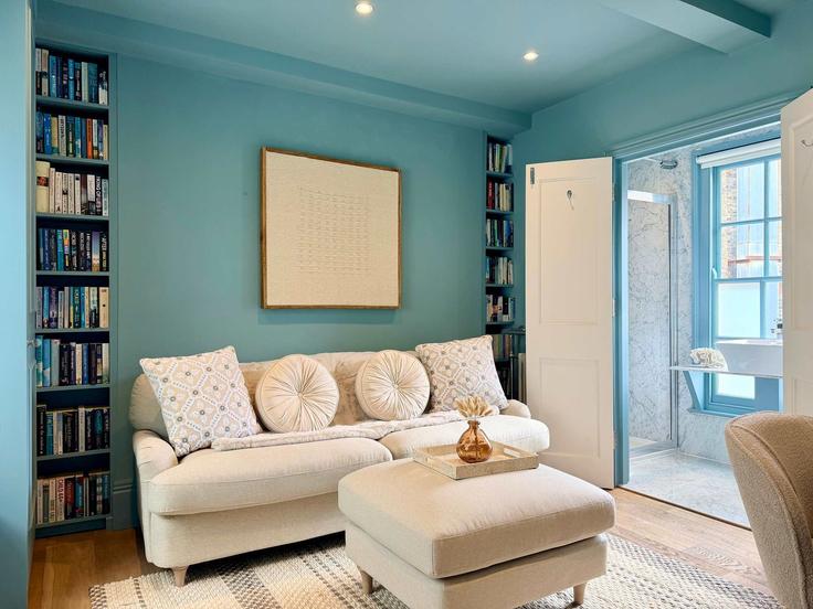 Elegant gestaltetes Wohnzimmer mit moderner Einrichtung in einer Wohnung im Building White Horse Street - nexi-property-ltd - 1530444 in City of Westminster, London Elegant gestaltetes Wohnzimmer mit moderner Einrichtung in einer Wohnung im Building White Horse Street - nexi-property-ltd - 1530444 in City of Westminster, London
