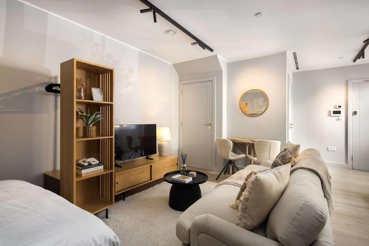 Sala de estar elegantemente projetada com móveis modernos em um apartamento no Building Clenston Mews - nexi-property-ltd - 1587894 em City of Westminster, London Sala de estar elegantemente projetada com móveis modernos em um apartamento no Building Clenston Mews - nexi-property-ltd - 1587894 em City of Westminster, London