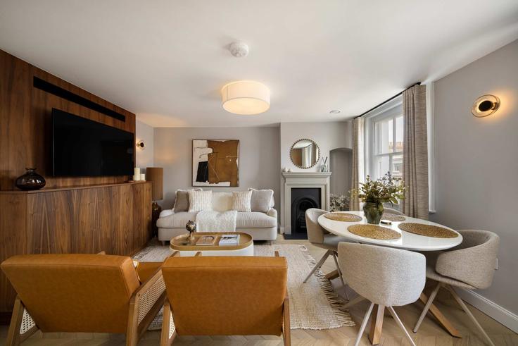 Sala de estar elegantemente projetada com móveis modernos em um apartamento no Building Great Cumberland Place - nexi-property-ltd - 1587895 em City of Westminster, London Sala de estar elegantemente projetada com móveis modernos em um apartamento no Building Great Cumberland Place - nexi-property-ltd - 1587895 em City of Westminster, London