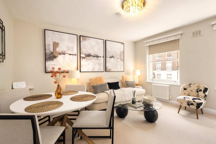 Salle de séjour élégante avec mobilier moderne dans un appartement à Building Gloucester Place - nexi-property-ltd - 1639344 à City of Westminster, London Salle de séjour élégante avec mobilier moderne dans un appartement à Building Gloucester Place - nexi-property-ltd - 1639344 à City of Westminster, London