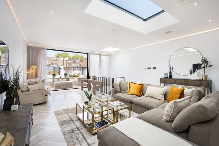 Salle de séjour élégante avec mobilier moderne dans un appartement à Building Cheval Place - nexi-property-ltd - 1390965 à City of Westminster, London