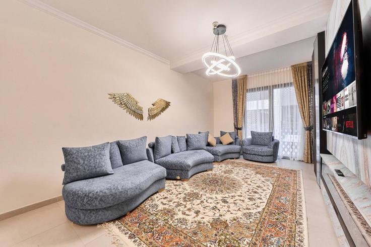 Dubai MirdifのBuilding 78th Street - nexusliving - 1364694のアパートメントにある、モダンな家具を備えたエレガントなデザインのリビングルーム