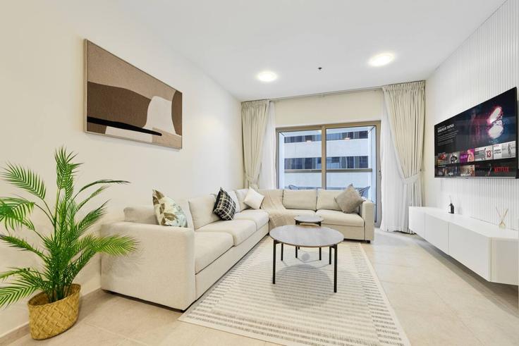 Salle de séjour élégante avec mobilier moderne dans un appartement à Building Al Sharta Street - nexusliving - 1389287 à Dubai Marina, Dubai