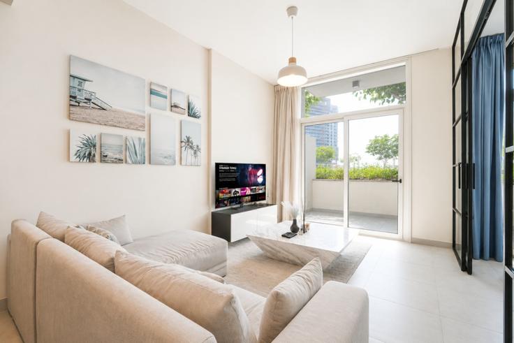 Sala de estar elegantemente projetada com móveis modernos em um apartamento no Building Tariaq Bedon Esm - nexusliving - 1604854 em Dubai Hills Estate, Dubai Sala de estar elegantemente projetada com móveis modernos em um apartamento no Building Tariaq Bedon Esm - nexusliving - 1604854 em Dubai Hills Estate, Dubai