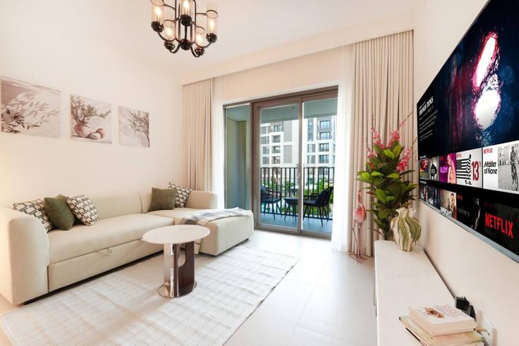 Elegant gestaltetes Wohnzimmer mit moderner Einrichtung in einer Wohnung im Building Tariaq Bedon Esm - nexusliving - 1695900 in Ras Al Khor, Dubai Elegant gestaltetes Wohnzimmer mit moderner Einrichtung in einer Wohnung im Building Tariaq Bedon Esm - nexusliving - 1695900 in Ras Al Khor, Dubai