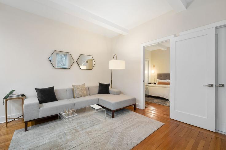 Manhattan, New York에 위치한 Building East 80th Street - nice-stay-nyc - 1271255 - NYC 유닛의 세련된 인테리어가 돋보이는 거실 Manhattan, New York에 위치한 Building East 80th Street - nice-stay-nyc - 1271255 - NYC 유닛의 세련된 인테리어가 돋보이는 거실