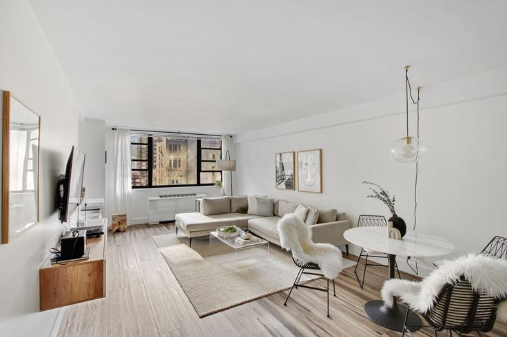 1 apartamento de un dormitorio amueblado en West 58th Street 1271252P , Manhattan, New York, foto 1