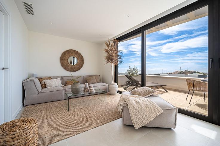 Sala de estar elegantemente projetada com móveis modernos em um apartamento no Building Avenida del Higuerón - nicolaas-leeuwenburg - 1328454 em Fuengirola, Fuengirola