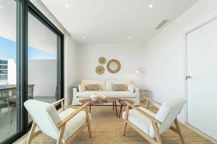 Elegante sala de estar con mobiliario moderno en un apartamento en Building Calle Begoña - nicolaas-leeuwenburg - 1328444 en Fuengirola, Fuengirola Elegante sala de estar con mobiliario moderno en un apartamento en Building Calle Begoña - nicolaas-leeuwenburg - 1328444 en Fuengirola, Fuengirola