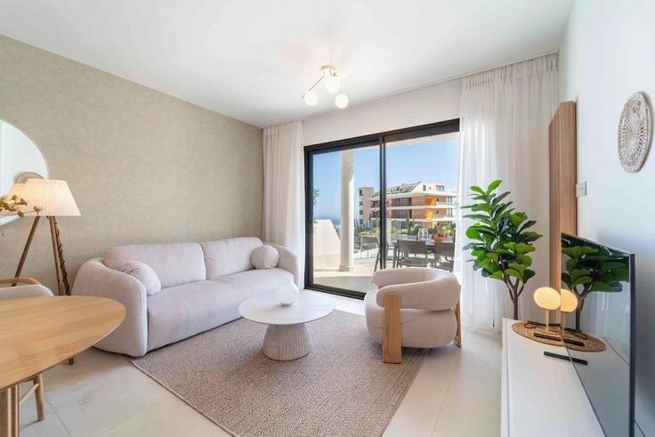 Building Avenida Fuengirola - nicolaas-leeuwenburg - 1365317 adresindeki bir dairede modern mobilyalarla zarif bir şekilde tasarlanmış oturma odası Fuengirola, Fuengirola