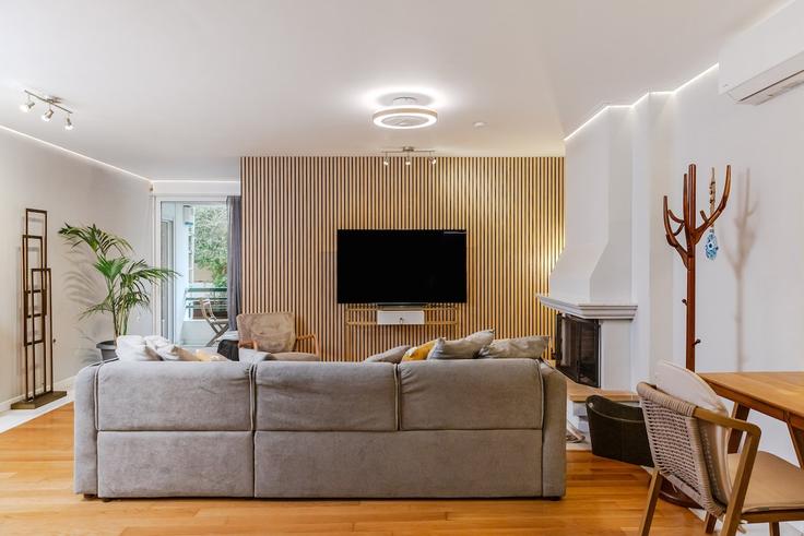 Salle de séjour élégante avec mobilier moderne dans un appartement à Building Meletiou Piga - noble-living - 1523619 à Central Athens, Athens