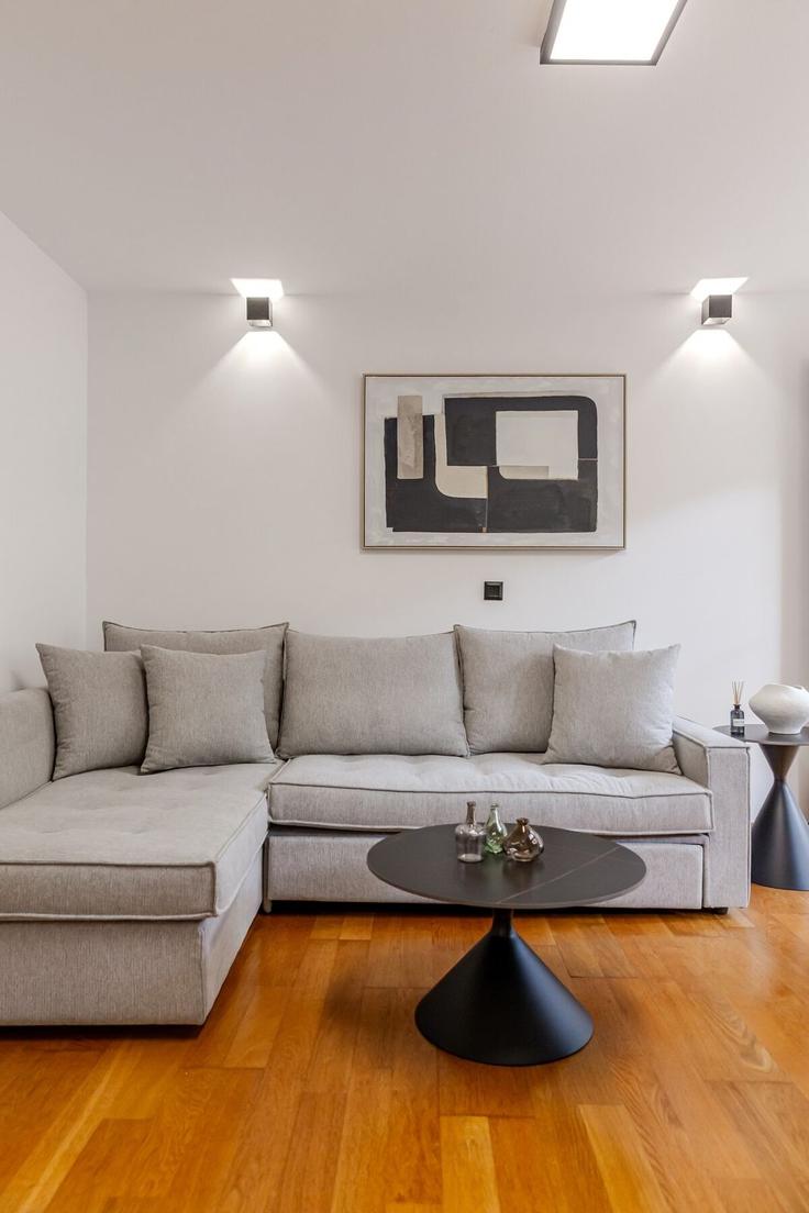 Building Litous - noble-living - 1548673 adresindeki bir dairede modern mobilyalarla zarif bir şekilde tasarlanmış oturma odası East Athens, Athens